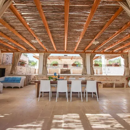 Trulli Ericla Con Campo Da Tennis Villa *
