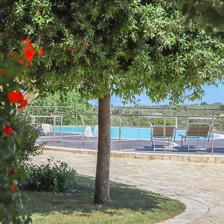 Trulli Ericla con campo da tennis Villa *